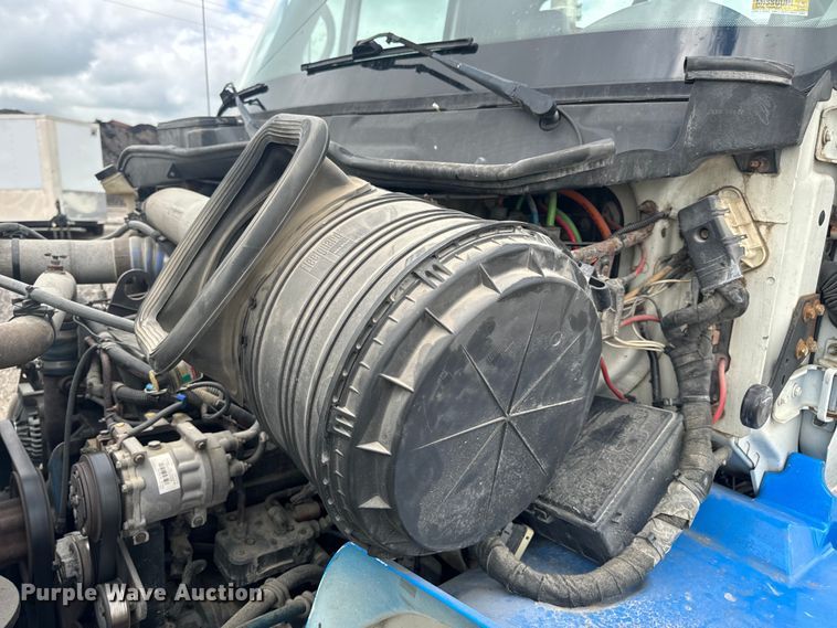 image for item EH6752 2007 International 8600 semi truck