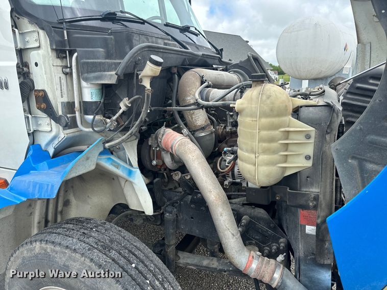 image for item EH6752 2007 International 8600 semi truck