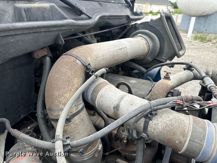 image for item EH6752 2007 International 8600 semi truck