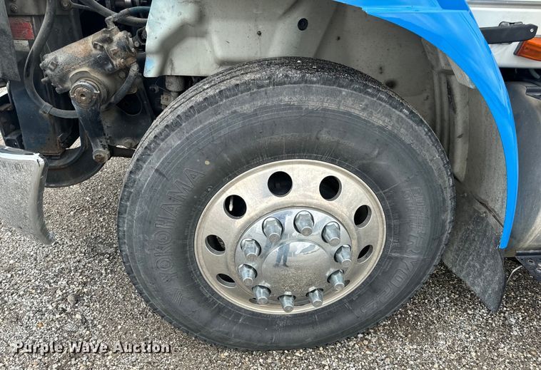 image for item EH6752 2007 International 8600 semi truck