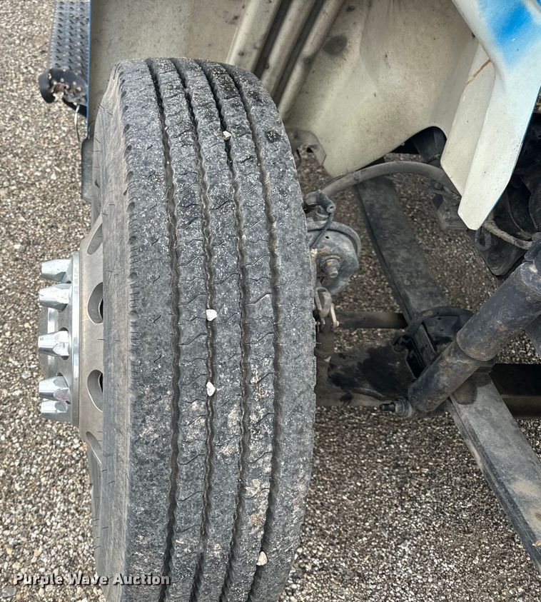 image for item EH6752 2007 International 8600 semi truck