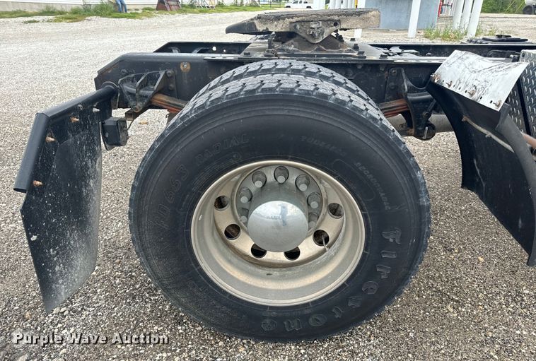 image for item EH6752 2007 International 8600 semi truck