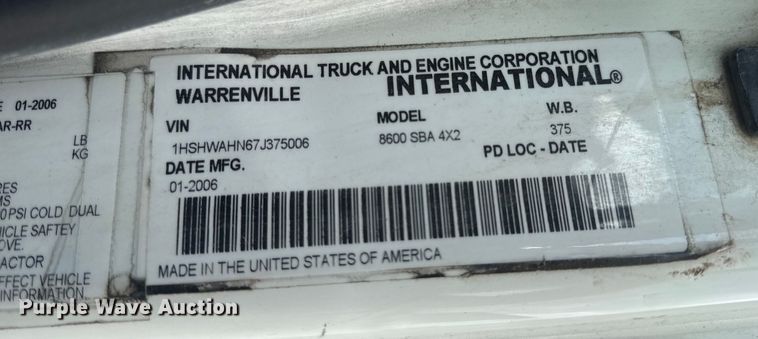 image for item EH6752 2007 International 8600 semi truck