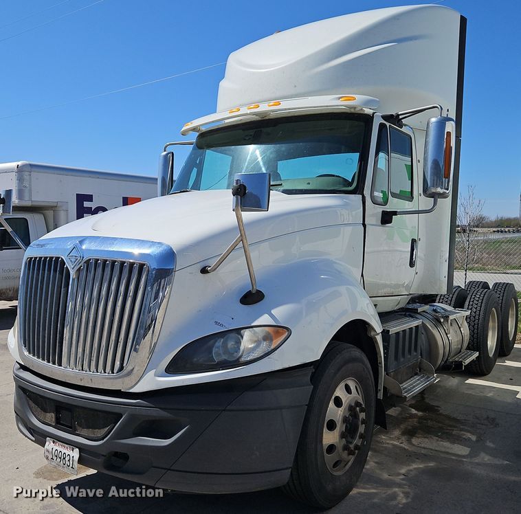 image for item EI3655 2016 International  ProStar Plus 122 semi truck