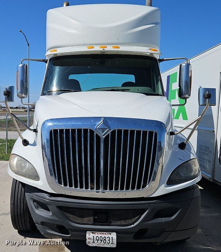 image for item EI3655 2016 International  ProStar Plus 122 semi truck