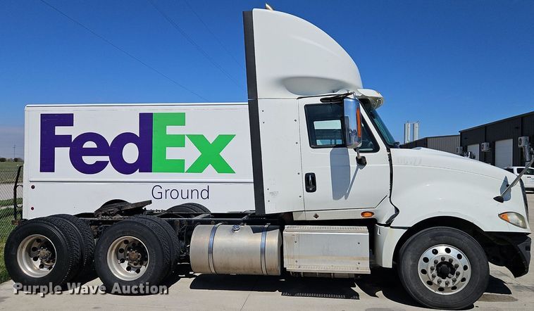 image for item EI3655 2016 International  ProStar Plus 122 semi truck