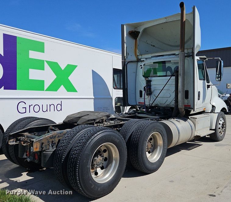 image for item EI3655 2016 International  ProStar Plus 122 semi truck