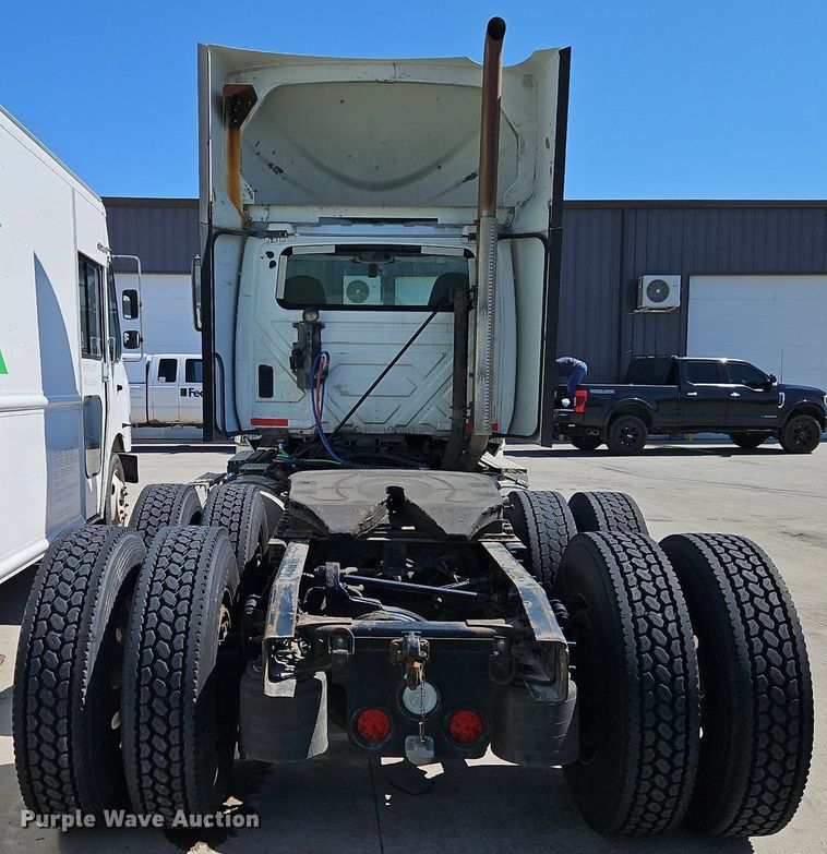 image for item EI3655 2016 International  ProStar Plus 122 semi truck