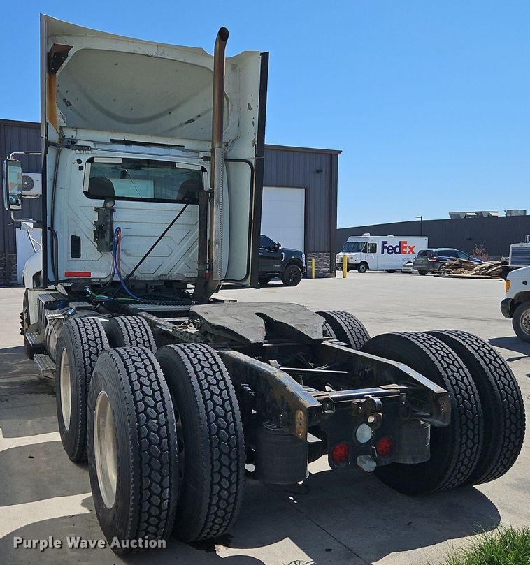 image for item EI3655 2016 International  ProStar Plus 122 semi truck