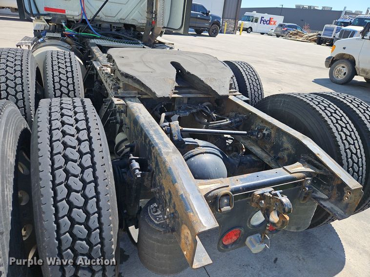 image for item EI3655 2016 International  ProStar Plus 122 semi truck