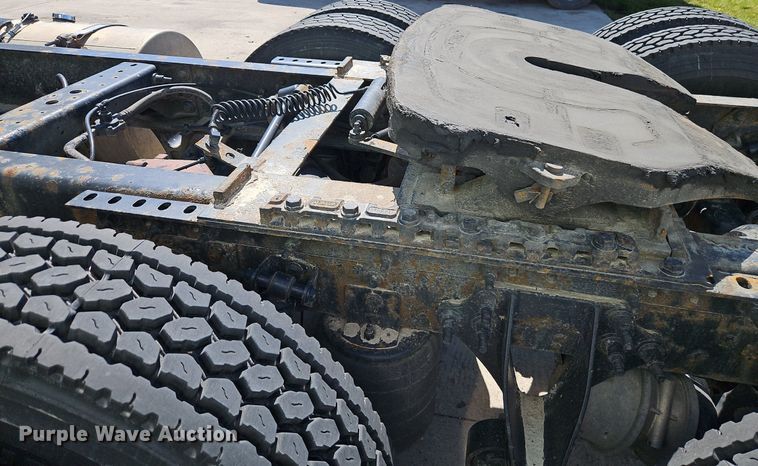 image for item EI3655 2016 International  ProStar Plus 122 semi truck