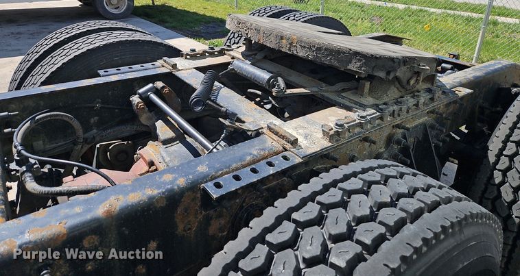 image for item EI3655 2016 International  ProStar Plus 122 semi truck