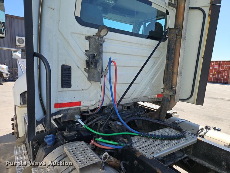 image for item EI3655 2016 International  ProStar Plus 122 semi truck