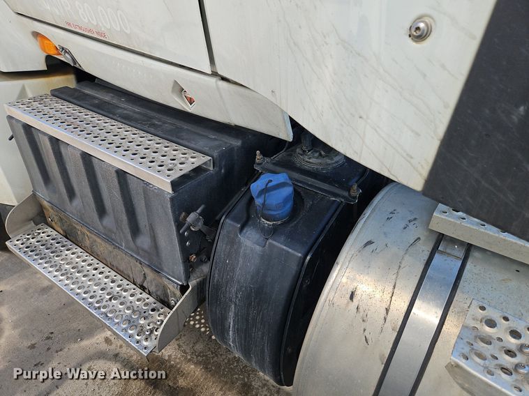 image for item EI3655 2016 International  ProStar Plus 122 semi truck