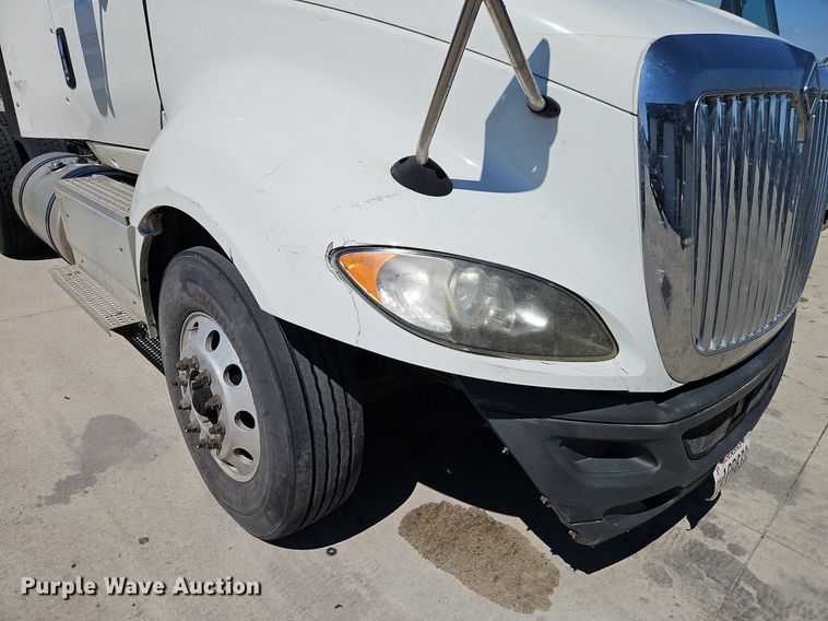 image for item EI3655 2016 International  ProStar Plus 122 semi truck