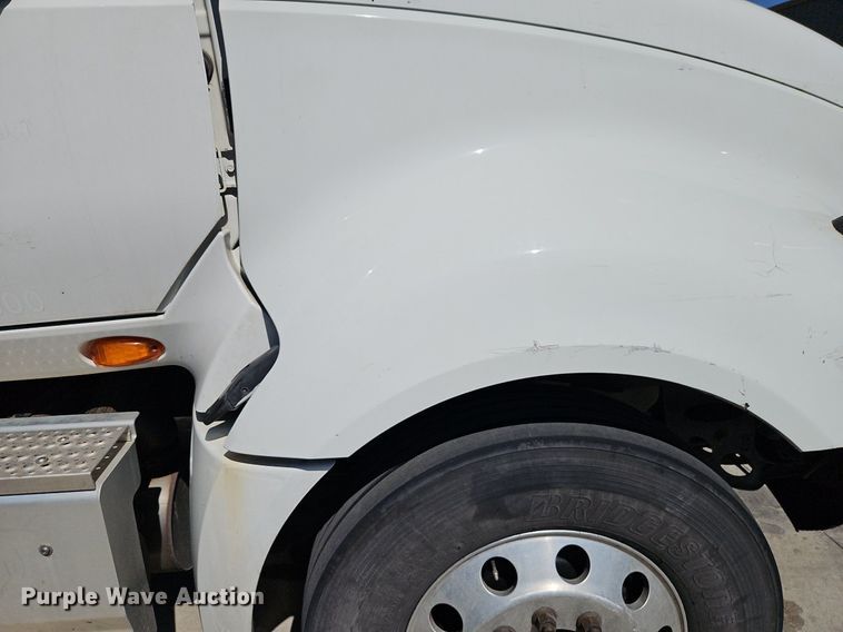 image for item EI3655 2016 International  ProStar Plus 122 semi truck