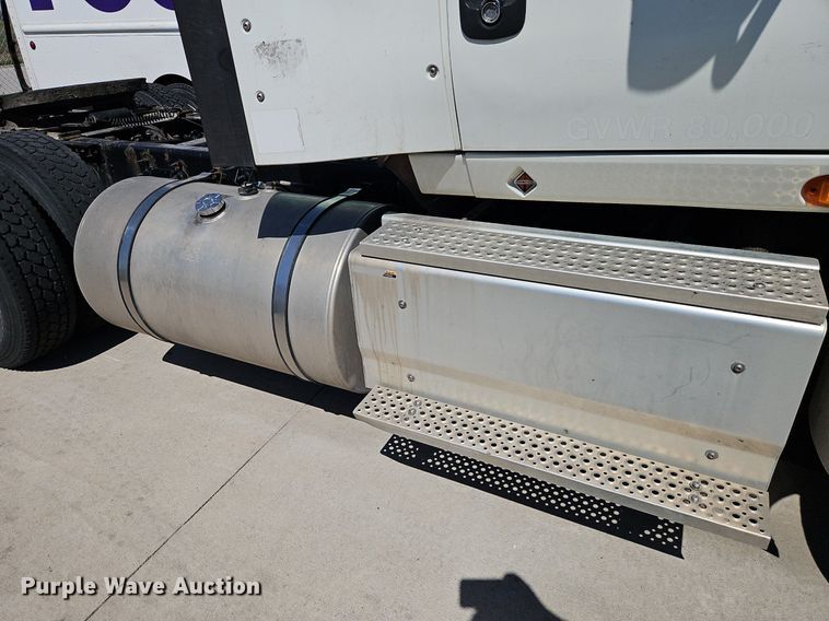 image for item EI3655 2016 International  ProStar Plus 122 semi truck