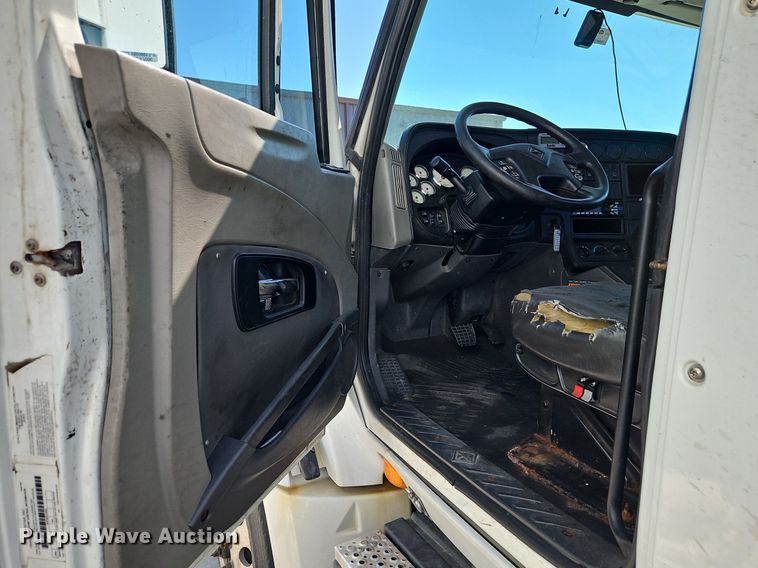 image for item EI3655 2016 International  ProStar Plus 122 semi truck