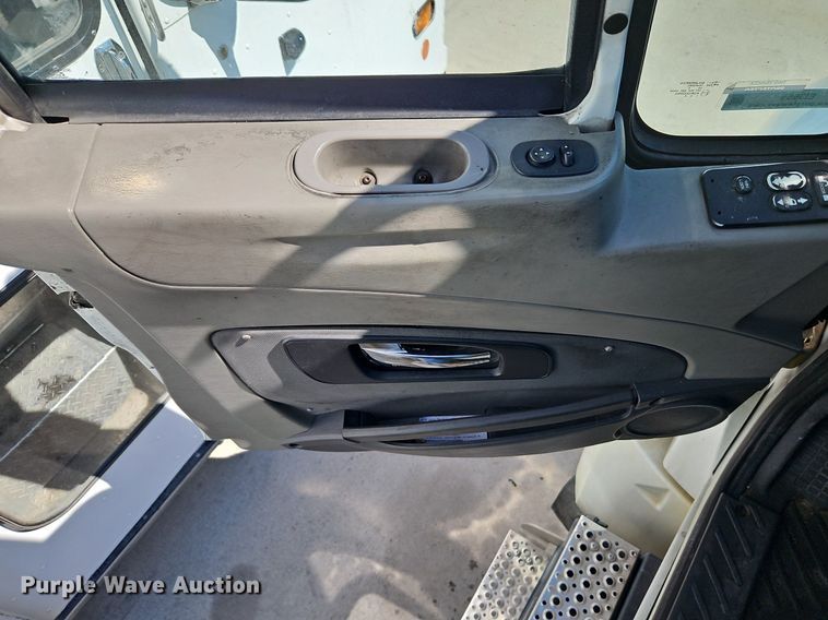 image for item EI3655 2016 International  ProStar Plus 122 semi truck