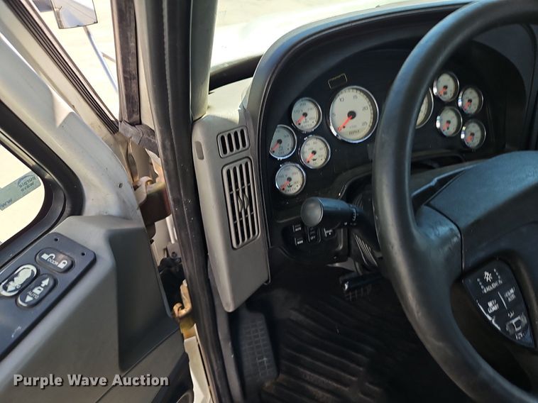 image for item EI3655 2016 International  ProStar Plus 122 semi truck