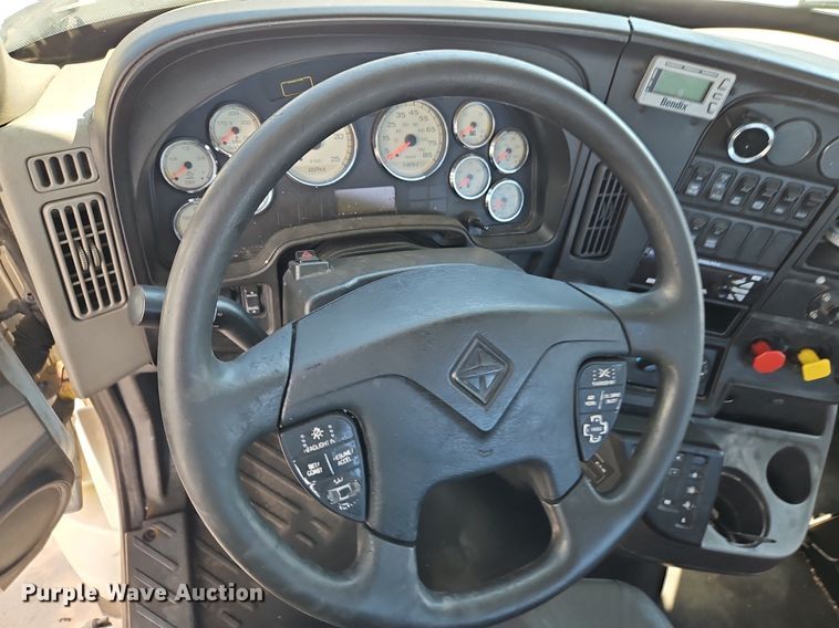 image for item EI3655 2016 International  ProStar Plus 122 semi truck