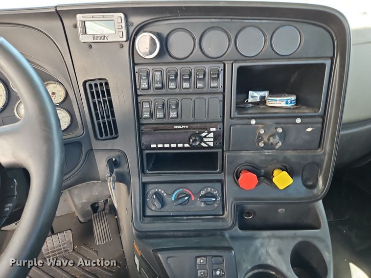 image for item EI3655 2016 International  ProStar Plus 122 semi truck