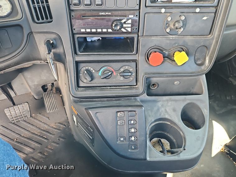 image for item EI3655 2016 International  ProStar Plus 122 semi truck