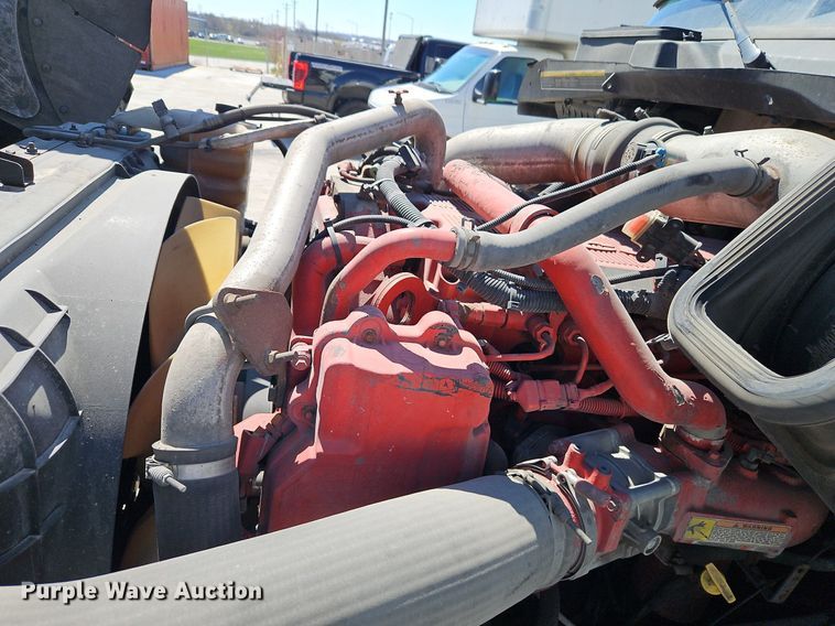 image for item EI3655 2016 International  ProStar Plus 122 semi truck