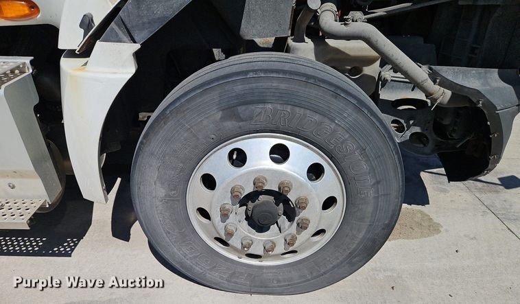 image for item EI3655 2016 International  ProStar Plus 122 semi truck