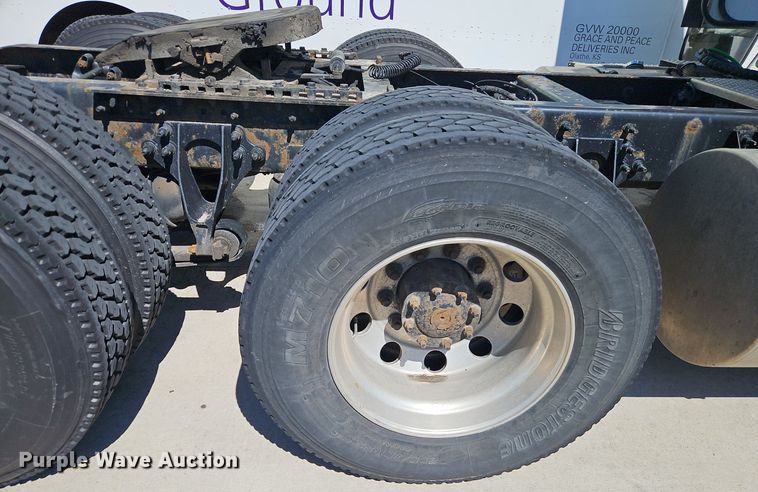 image for item EI3655 2016 International  ProStar Plus 122 semi truck