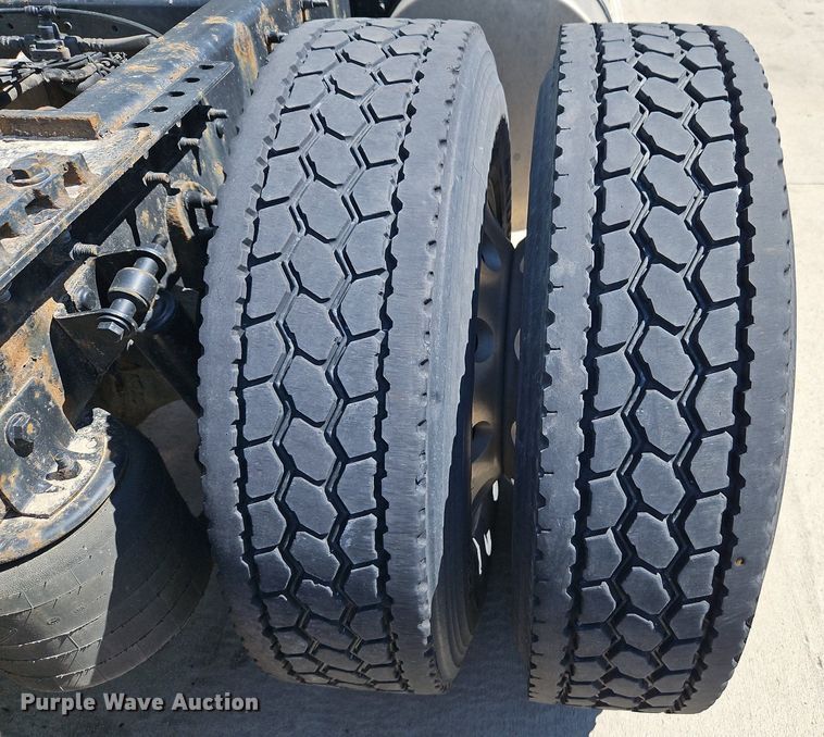 image for item EI3655 2016 International  ProStar Plus 122 semi truck