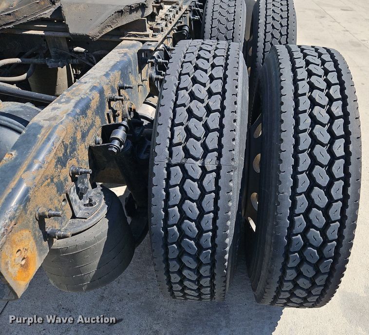 image for item EI3655 2016 International  ProStar Plus 122 semi truck