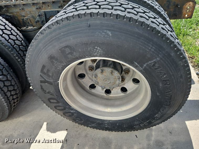 image for item EI3655 2016 International  ProStar Plus 122 semi truck