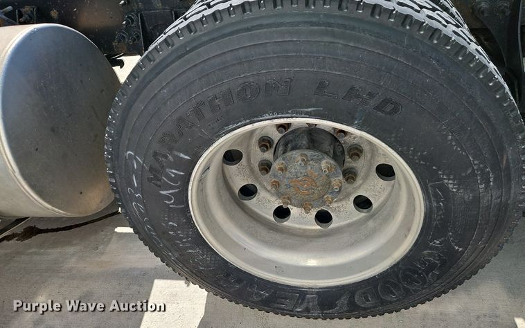 image for item EI3655 2016 International  ProStar Plus 122 semi truck