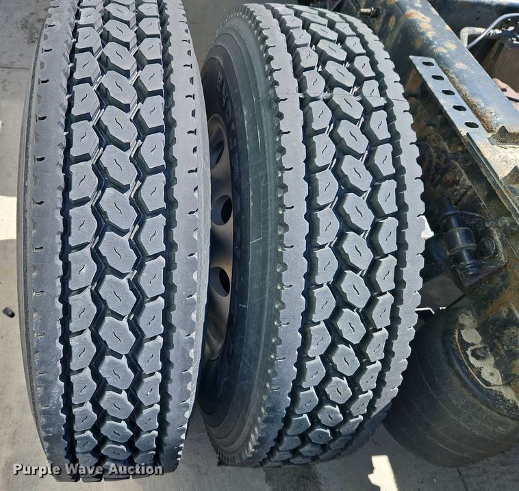 image for item EI3655 2016 International  ProStar Plus 122 semi truck