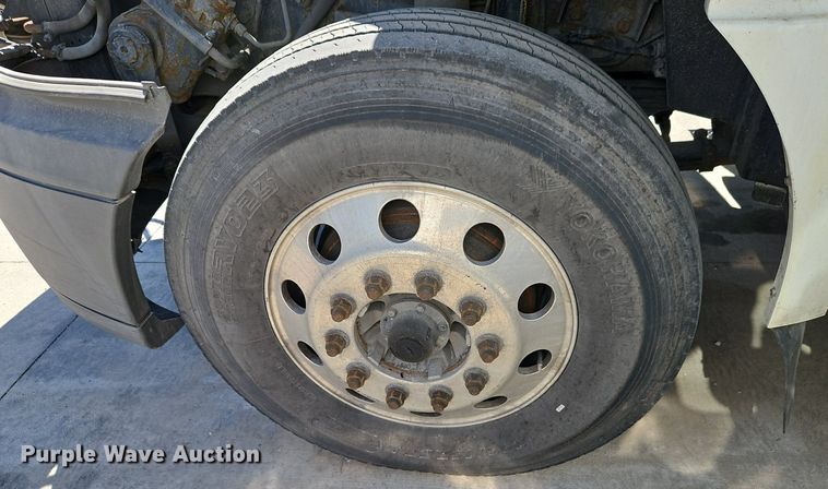 image for item EI3655 2016 International  ProStar Plus 122 semi truck