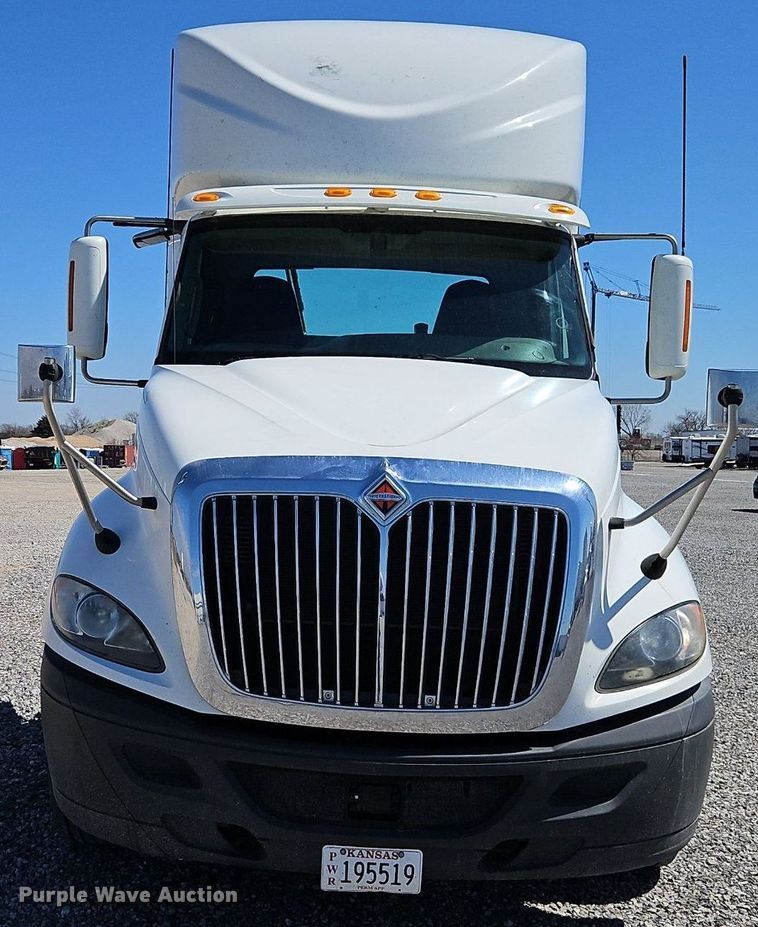 image for item EI3656 2015 International ProStar Plus 122 semi truck