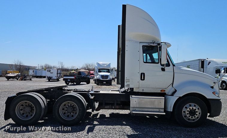 image for item EI3656 2015 International ProStar Plus 122 semi truck