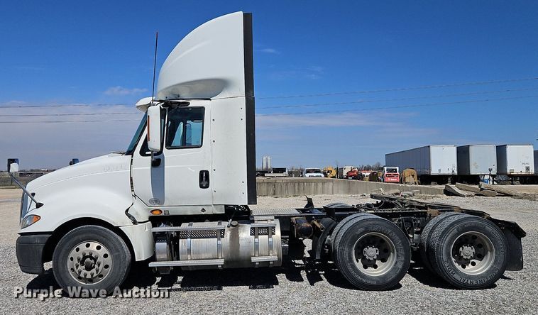 image for item EI3656 2015 International ProStar Plus 122 semi truck