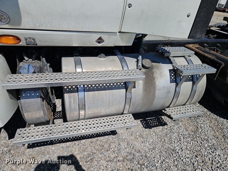 image for item EI3656 2015 International ProStar Plus 122 semi truck