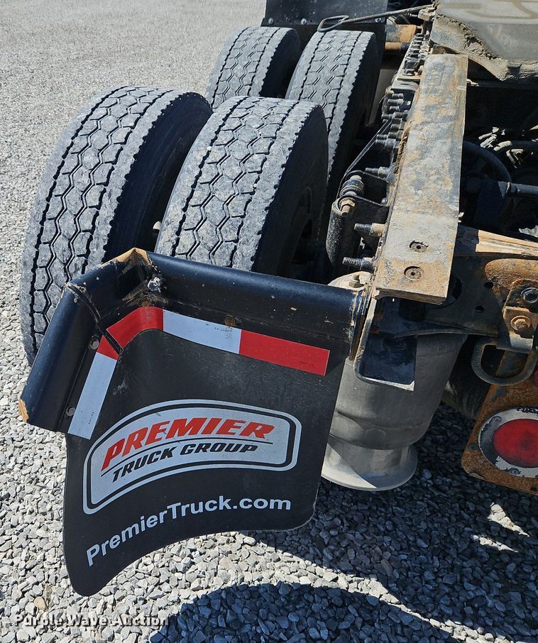 image for item EI3656 2015 International ProStar Plus 122 semi truck