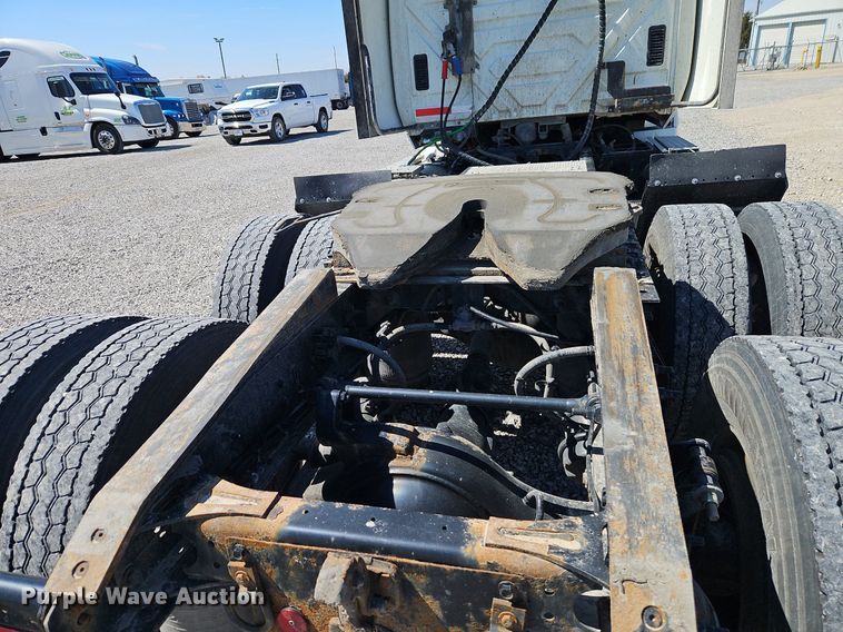 image for item EI3656 2015 International ProStar Plus 122 semi truck