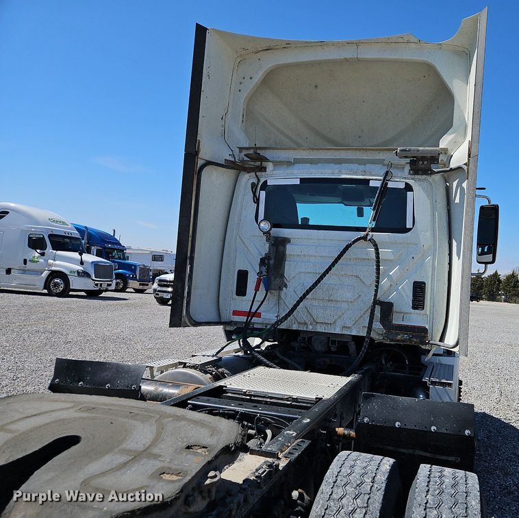 image for item EI3656 2015 International ProStar Plus 122 semi truck