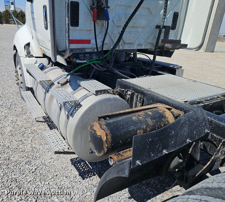 image for item EI3656 2015 International ProStar Plus 122 semi truck