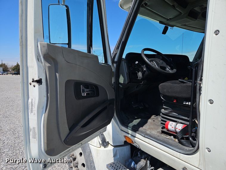 image for item EI3656 2015 International ProStar Plus 122 semi truck