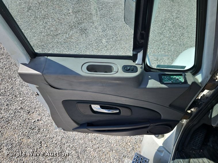 image for item EI3656 2015 International ProStar Plus 122 semi truck