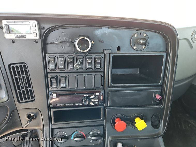 image for item EI3656 2015 International ProStar Plus 122 semi truck