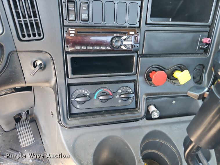 image for item EI3656 2015 International ProStar Plus 122 semi truck