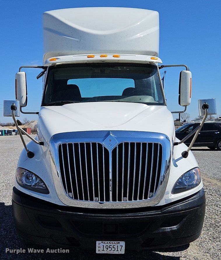 image for item EI3657 2015 International  ProStar Plus 122 semi truck