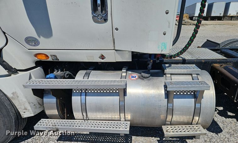 image for item EI3657 2015 International  ProStar Plus 122 semi truck